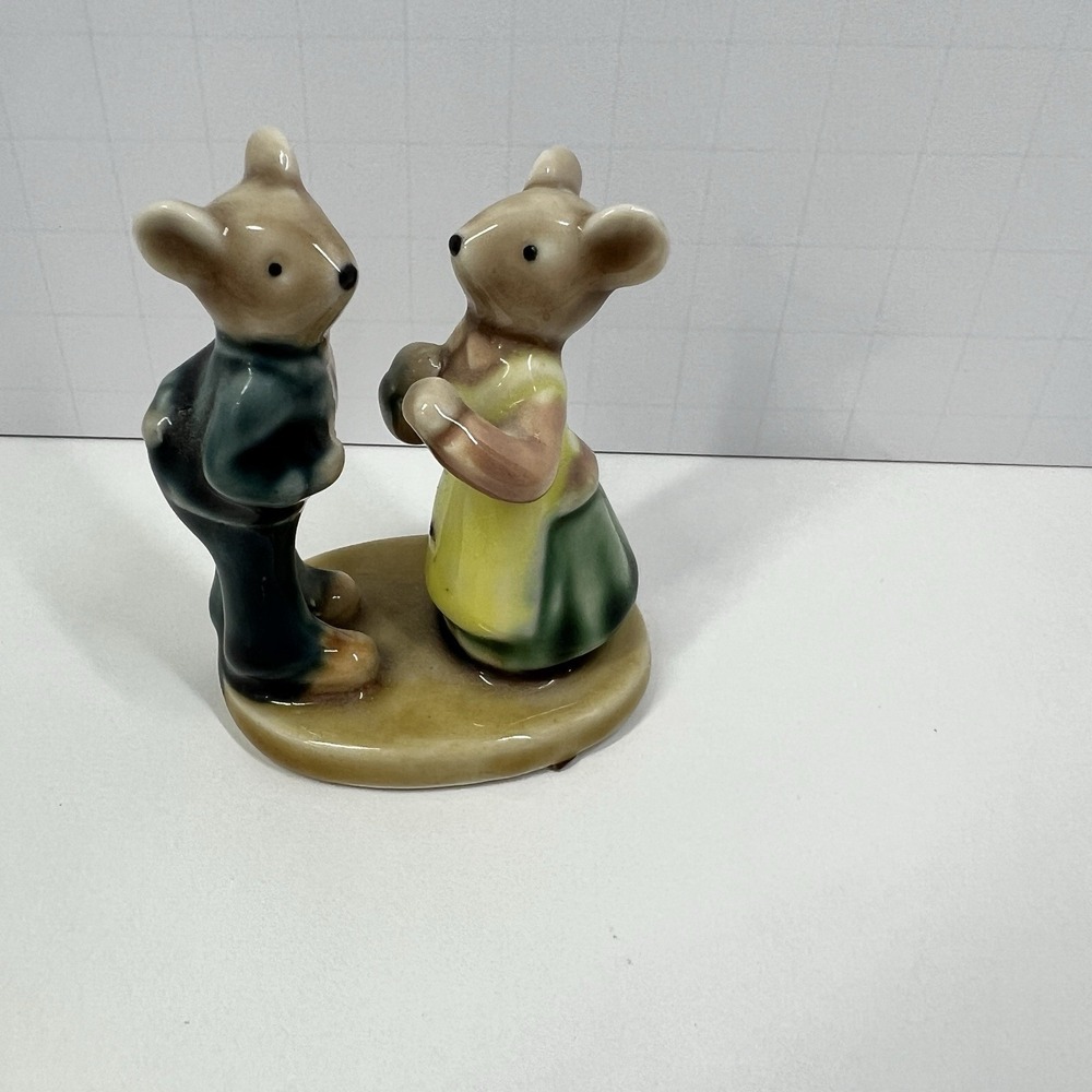 Vintage Enesco Mouse Couple Figurine Dancing Dating‎ Kissing Mice Romantic Love